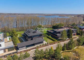 Объявление Дом, 950&nbsp;м&sup2;, 3 эт., 33 сот.