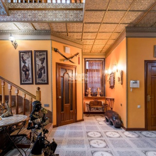 Объявление Дом, 750м2, 3 эт, 20 сот.