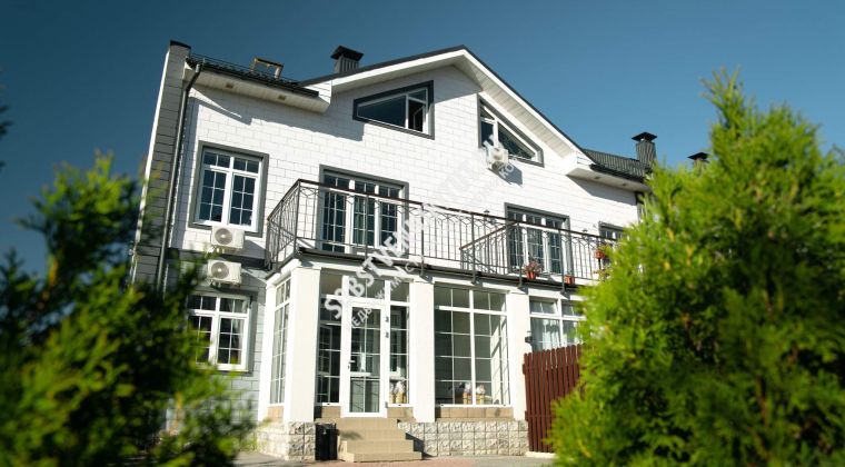 Объявление Дом, 224.2м2, 3 эт, 1.72 сот.