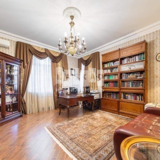 Объявление Дом, 350м2, 3 эт, 10 сот.