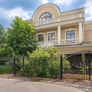 Объявление Дом, 600м2, 2 эт, 20 сот.