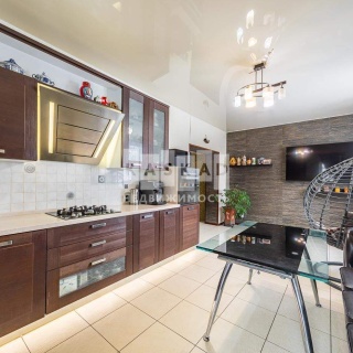 Объявление Дом, 250м2, 3 эт, 15 сот.