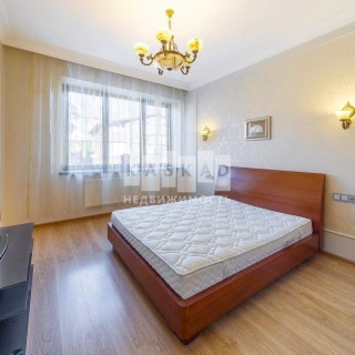 Объявление Дом, 250м2, 3 эт, 3 сот.