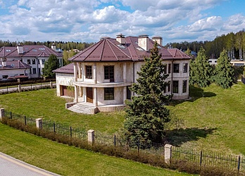 Объявление Дом, 840&nbsp;м&sup2;, 3 эт., 25 сот.