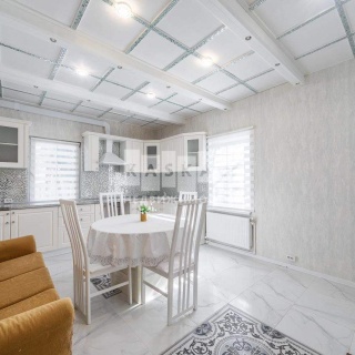 Объявление Дом, 200м2, 3 эт, 10 сот.