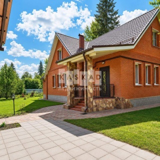Объявление Дом, 275м2, 3 эт, 15 сот.