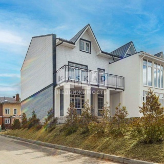 Объявление Дом, 220м2, 3 эт, 3 сот.