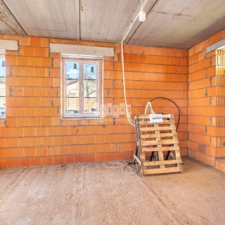 Объявление Дом, 240м2, 3 эт, 10 сот.