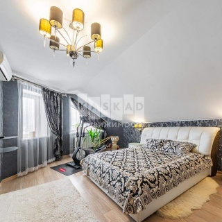 Объявление Дом, 250м2, 3 эт, 15 сот.