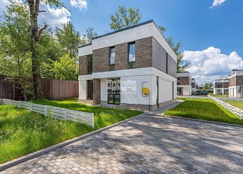 Объявление Дом, 200&nbsp;м&sup2;, 2 эт., 5.2 сот.