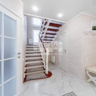 Объявление Дом, 200м2, 3 эт, 10 сот.