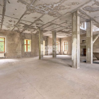 Объявление Дом, 680м2, 2 эт, 35 сот.