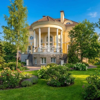 Объявление Дом, 800м2, 3 эт, 30 сот.