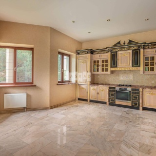 Объявление Дом, 500м2, 3 эт, 30 сот.