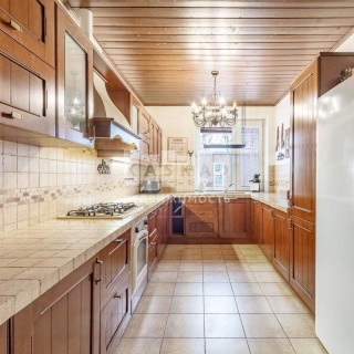 Объявление Дом, 380м2, 4 эт, 8 сот.