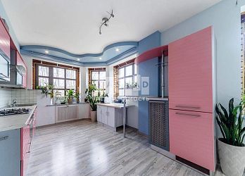 Объявление Дом, 350&nbsp;м&sup2;, 3 эт., 10 сот.