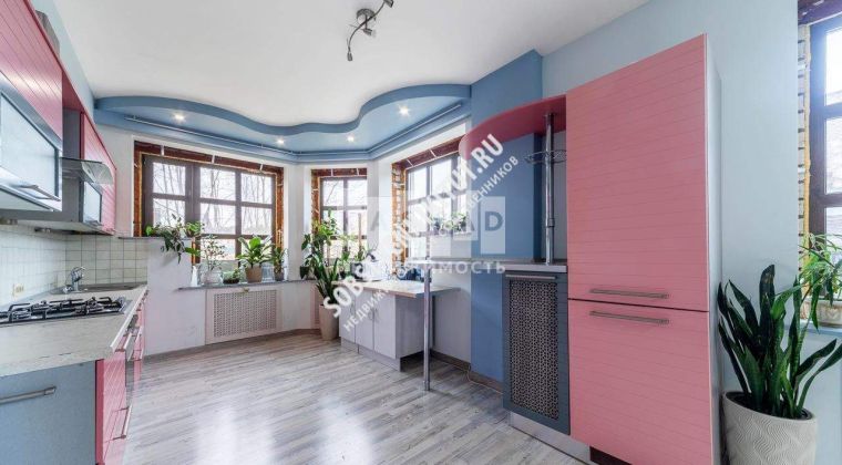 Объявление Дом, 350м2, 3 эт, 10 сот.