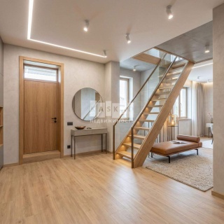 Объявление Дом, 240м2, 3 эт, 10 сот.