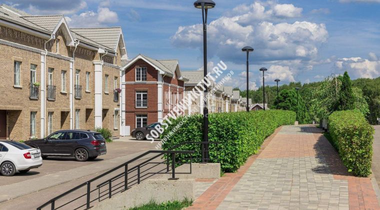 Объявление Дом, 200м2, 3 эт, 3 сот.