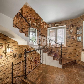 Объявление Дом, 380м2, 4 эт, 8 сот.