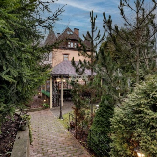 Объявление Дом, 750м2, 3 эт, 20 сот.