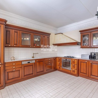 Объявление Дом, 650м2, 3 эт, 30 сот.