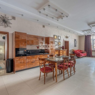 Объявление Дом, 600м2, 3 эт, 30 сот.