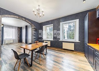 Объявление Дом, 280&nbsp;м&sup2;, 2 эт., 10 сот.