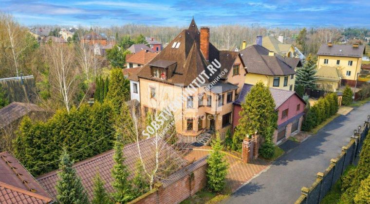 Объявление Дом, 750м2, 3 эт, 20 сот.