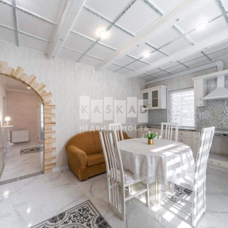 Объявление Дом, 200м2, 3 эт, 10 сот.