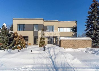 Объявление Дом, 450&nbsp;м&sup2;, 3 эт., 16 сот.