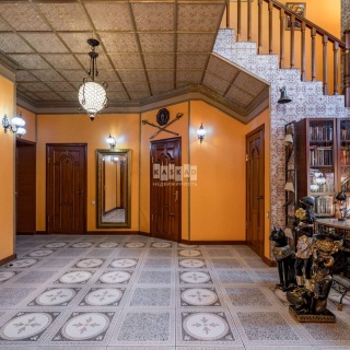 Объявление Дом, 750м2, 3 эт, 20 сот.