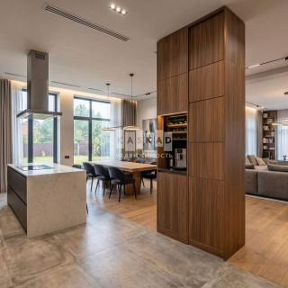 Объявление Дом, 700м2, 2 эт, 15 сот.