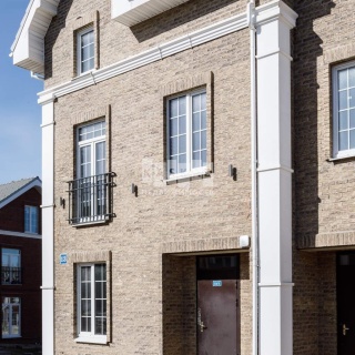 Объявление Дом, 200м2, 3 эт, 3 сот.